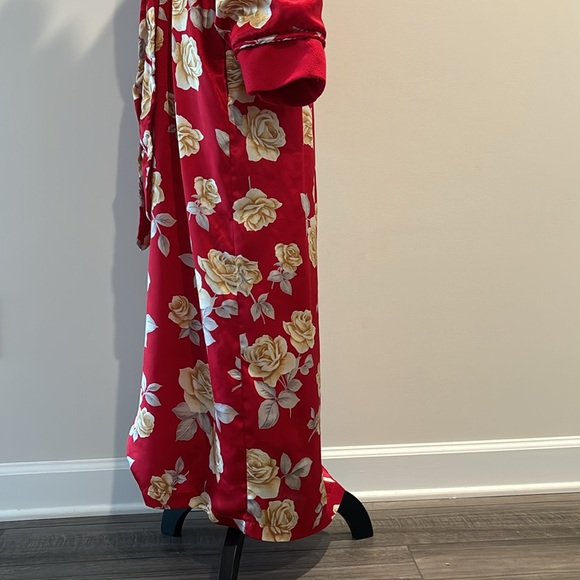 Vintage Victoria’s Secret shoulder pad, satin floral red robe size xs/s - Picture 3 of 10